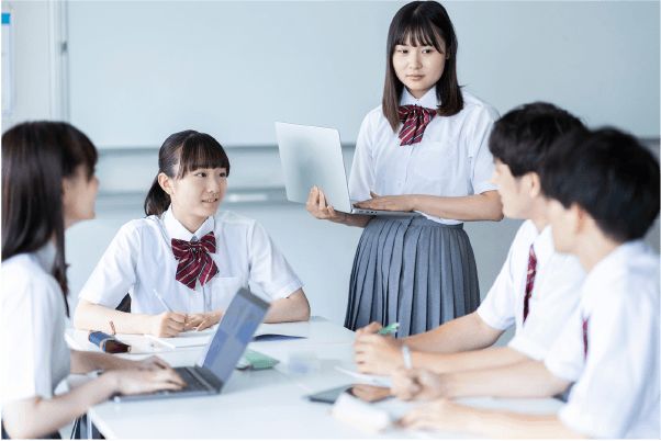 ICTを活用した探究学習の様子
