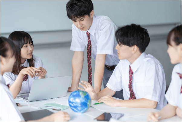 ICTを活用した探究学習の様子