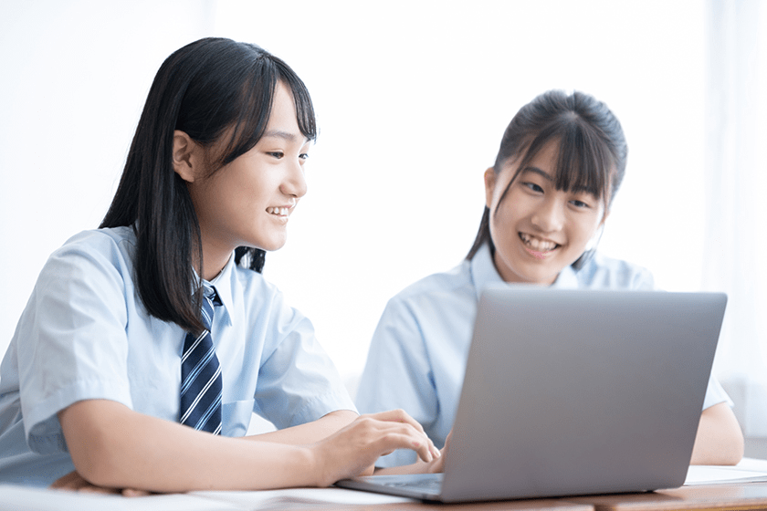 授業中の学生 ピア評価の活用
