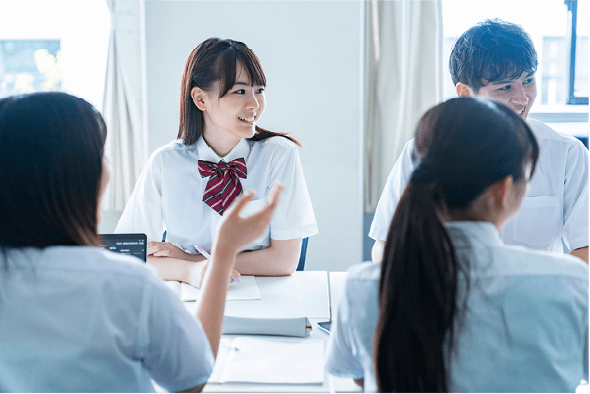 「社会的文脈における学び」を重視する