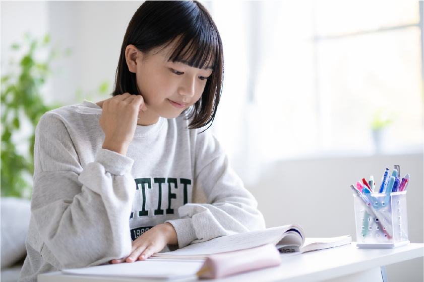 反転授業とは、授業と宿題を逆転し、主体的な学びを促す授業スタイル